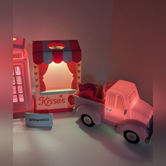 Bullseye Playground Valentines Light Up 4pc Set Sweet Truck Kissing Booth - Picture 3 of 8